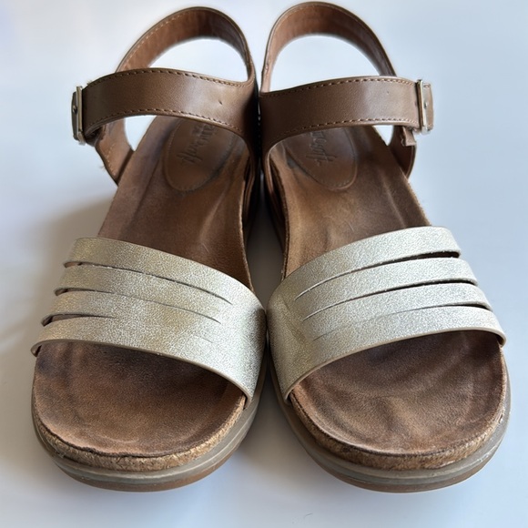 Leary Sandal by Eurosoft by Sofft Cognac and Gold Size 9.5 - Picture 6 of 16